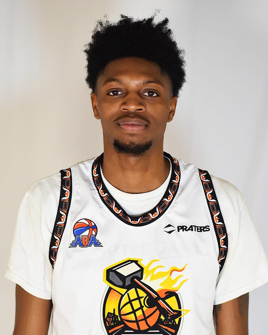 Miles Thomas headshot